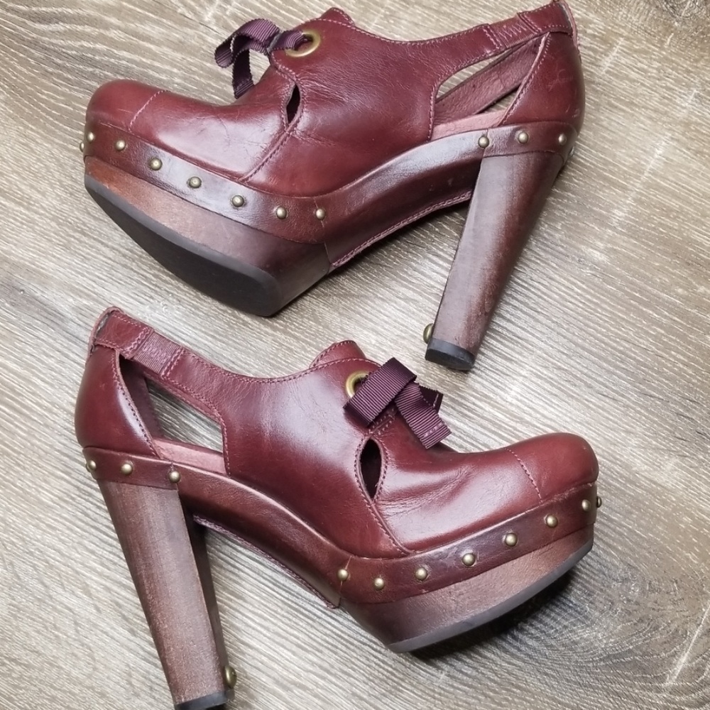 Ugg celestina wooden platform bowtie heels 7